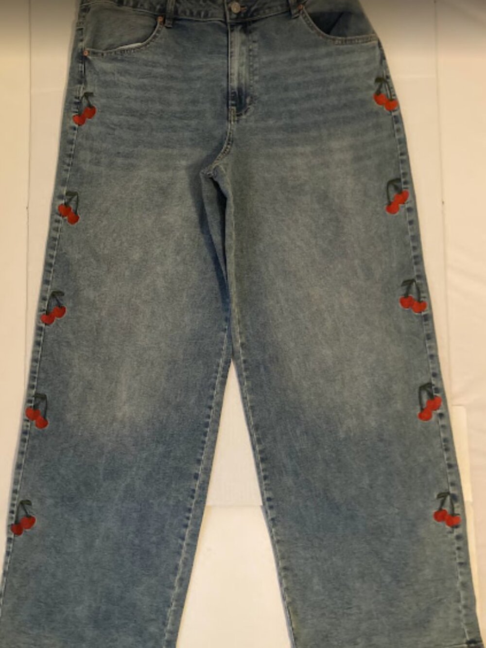 Madden NYC Ultra 90's Cherry Embroidery Jeans 18